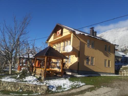 Dedushi Guesthouse &Wood Cabins-Camping Place Gusinje Exterior photo